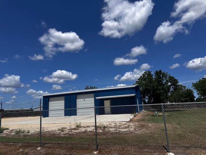 52 Crawford Dr, Victoria, TX à louer - Photo du bâtiment - Image 2 de 15