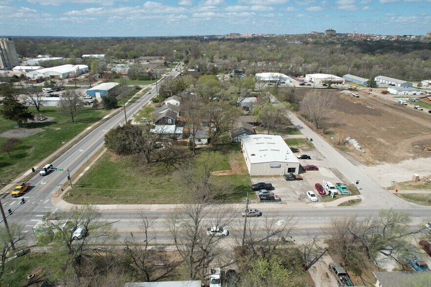 1835 Haskell Ave, Lawrence, KS à vendre - Aérien - Image 3 de 4