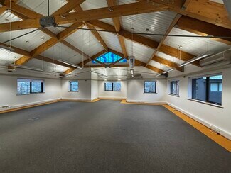 Plus de détails pour 62 Macrae Rd, Bristol - Bureau à vendre