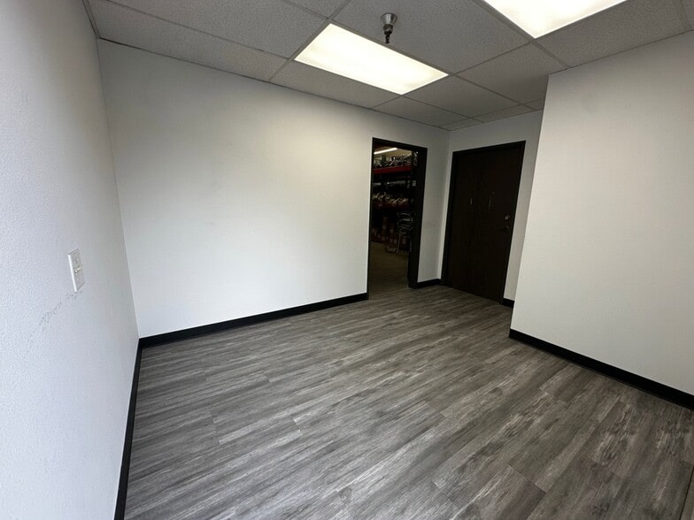 2889 Bunsen Ave, Ventura, CA for sale - Building Photo - Image 2 of 5