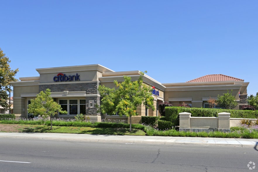 1010 E Perrin Dr, Fresno, CA for lease - Building Photo - Image 2 of 4