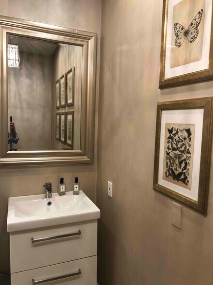 450 S Beverly Dr, Beverly Hills, CA à louer - Photo du bâtiment - Image 3 de 18