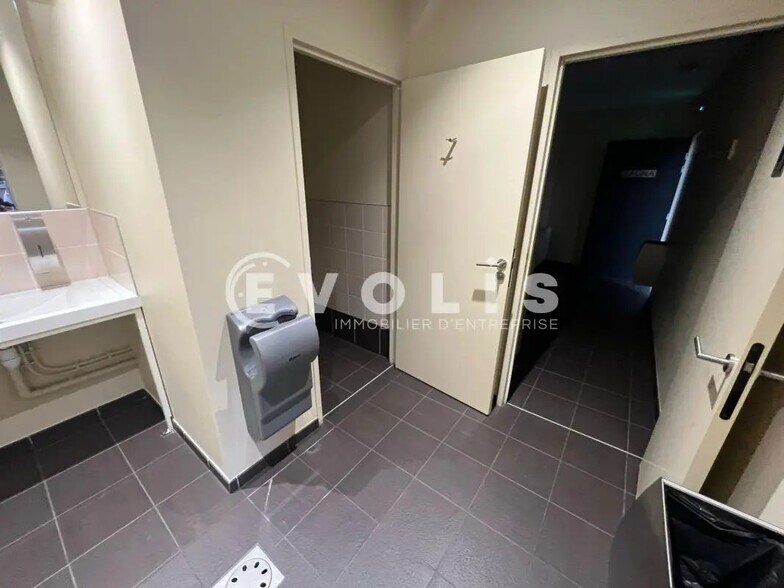 Flex in Miribel for sale - Building Photo - Image 3 of 32