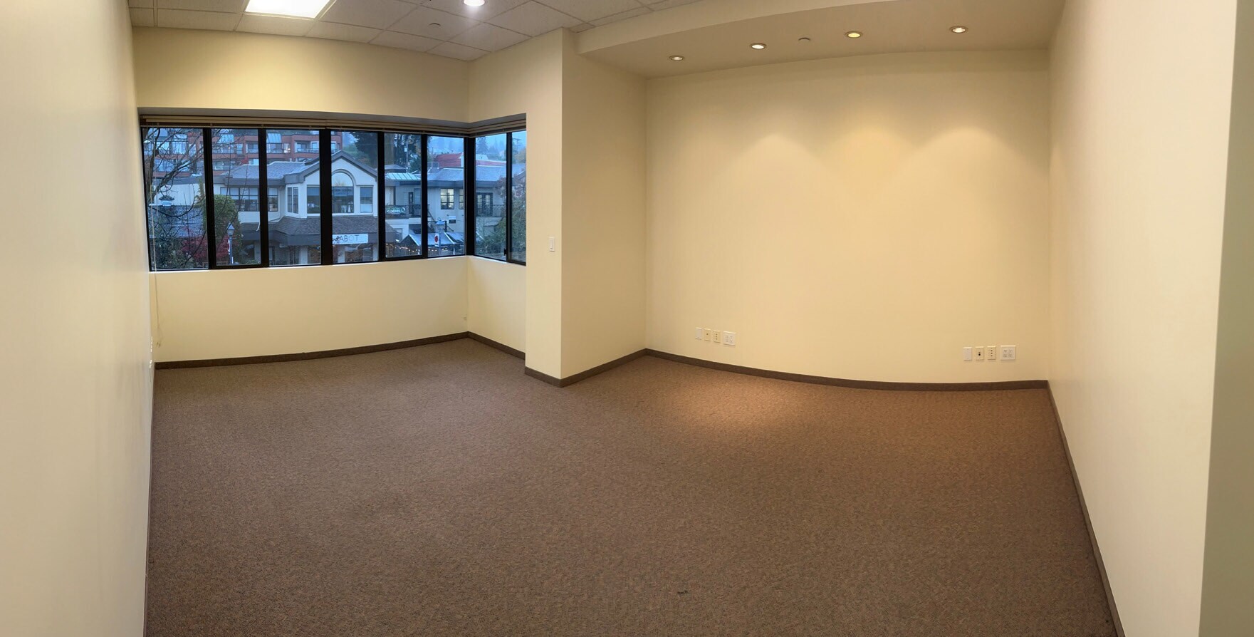 2438 Marine Dr, West Vancouver, BC for lease Interior Photo- Image 1 of 1