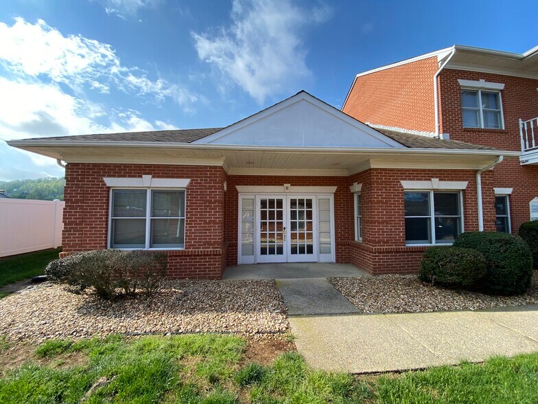 370 Neff Ave, Harrisonburg, VA à louer - Photo du bâtiment - Image 3 de 3