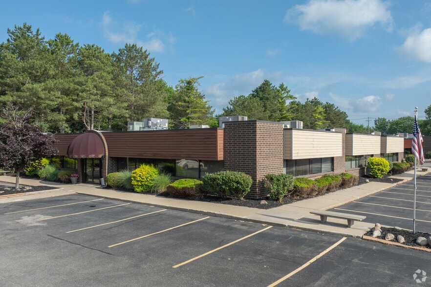 411 W Lake Lansing Rd, East Lansing, MI for lease - Building Photo - Image 2 of 7