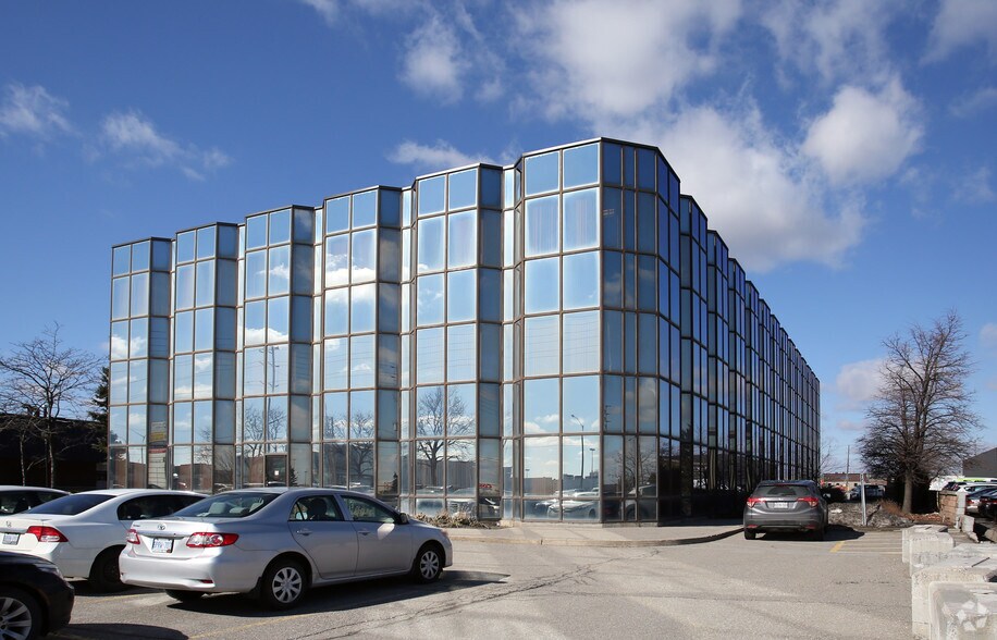 350 Rutherford Rd S, Brampton, ON à louer - Photo du bâtiment - Image 2 de 8