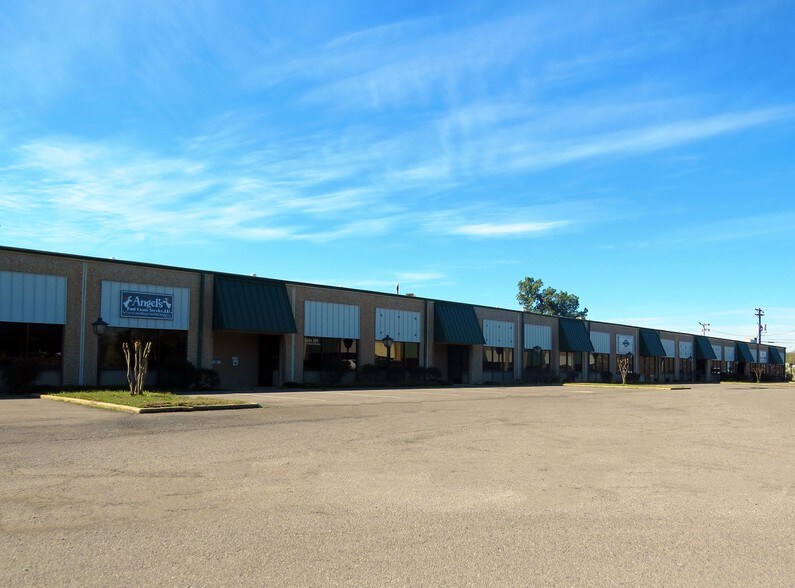 1305 N Hills Blvd, North Little Rock, AR for lease - Building Photo - Image 1 of 6