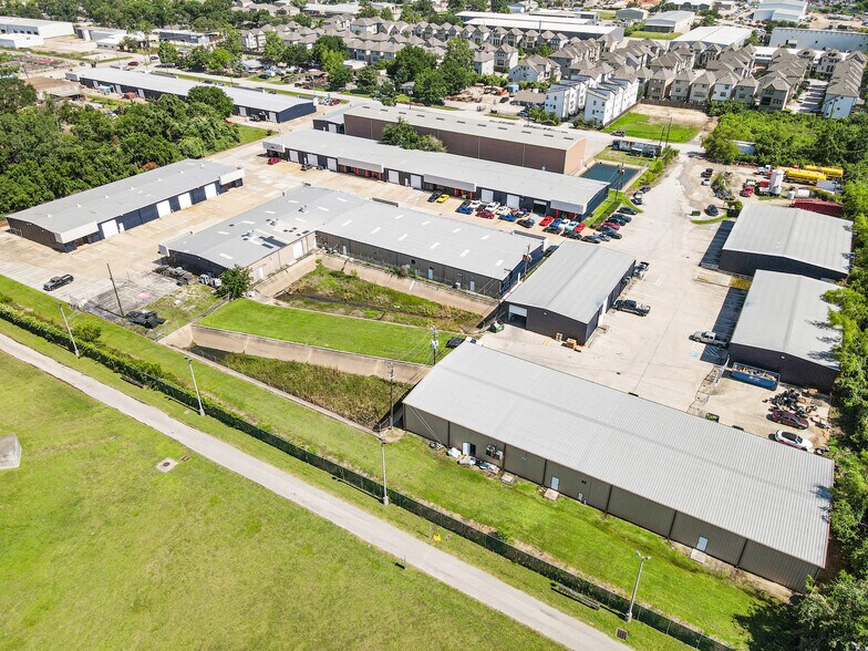 1500 Brittmoore Rd, Houston, TX à louer - Photo du bâtiment - Image 1 de 28