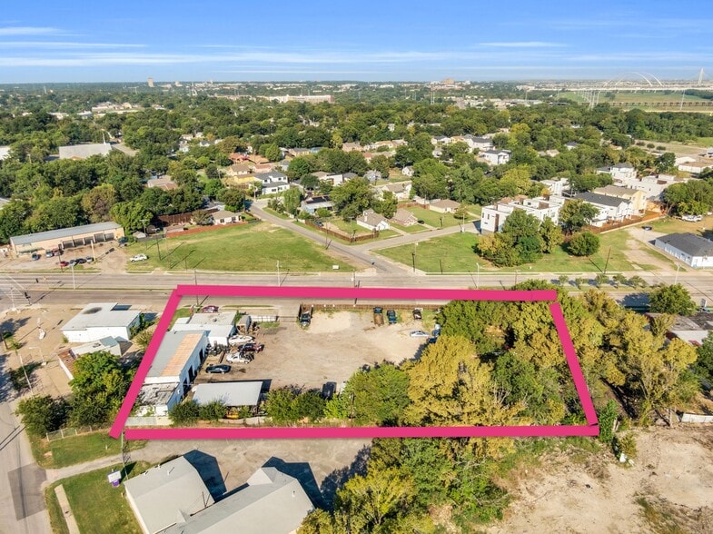 3030 Cedar Crest Blvd, Dallas, TX for sale - Building Photo - Image 3 of 7