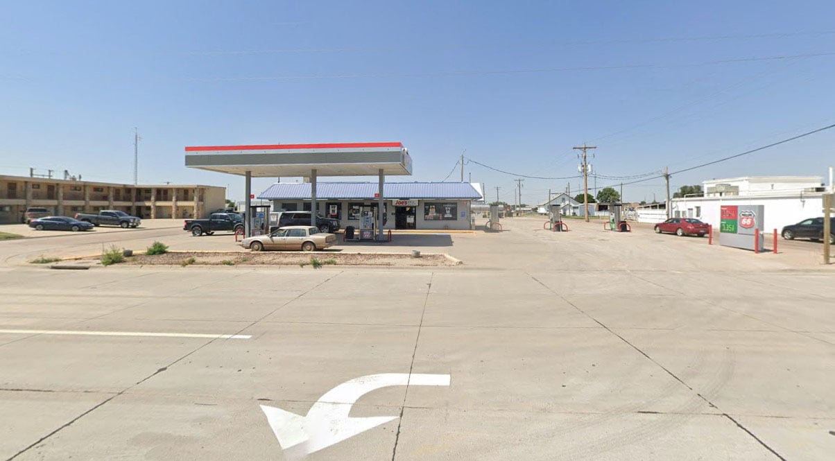 3 Turnkey Fuel & Retail Properties - Kan portfolio of 3 properties for sale on LoopNet.ca Building Photo- Image 1 of 4