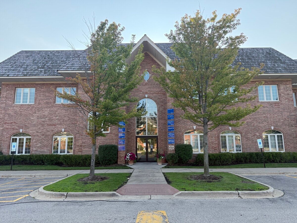 1880 W Winchester Rd, Libertyville, IL 60048 - Unit 204 - - Interior Photo - Image 1 of 24