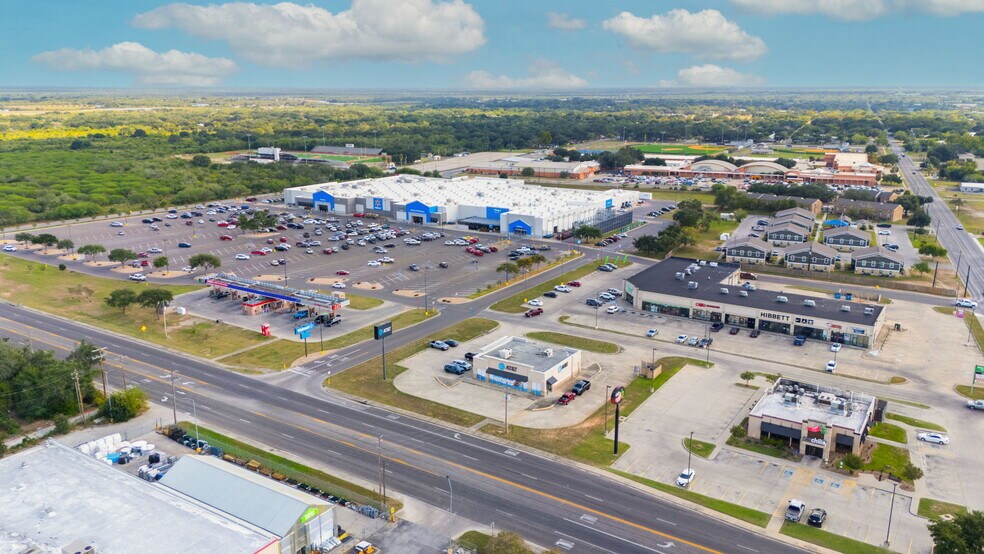 402 E FM 351, Beeville, TX à vendre - Photo du bâtiment - Image 3 de 6