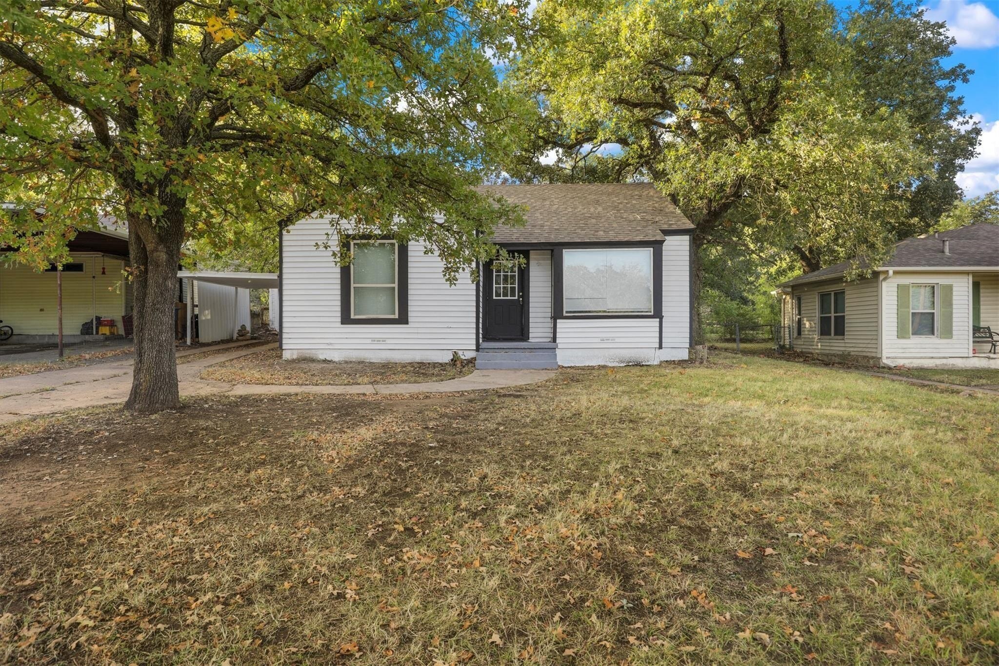 38 Vaughn Dr, Denison, TX for sale Primary Photo- Image 1 of 2