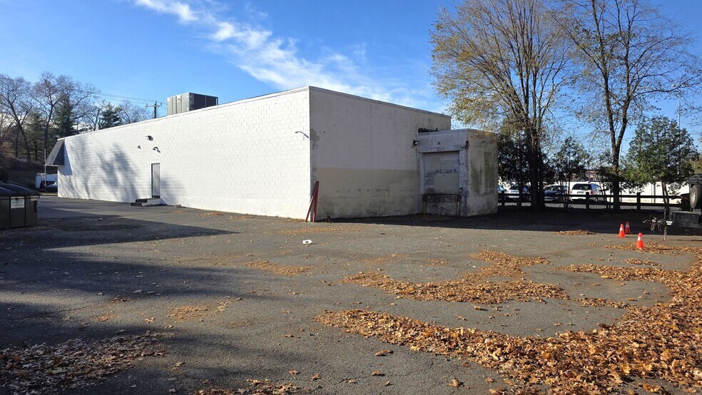 185 Middle Tpke W, Manchester, CT à louer - Photo du bâtiment - Image 2 de 2