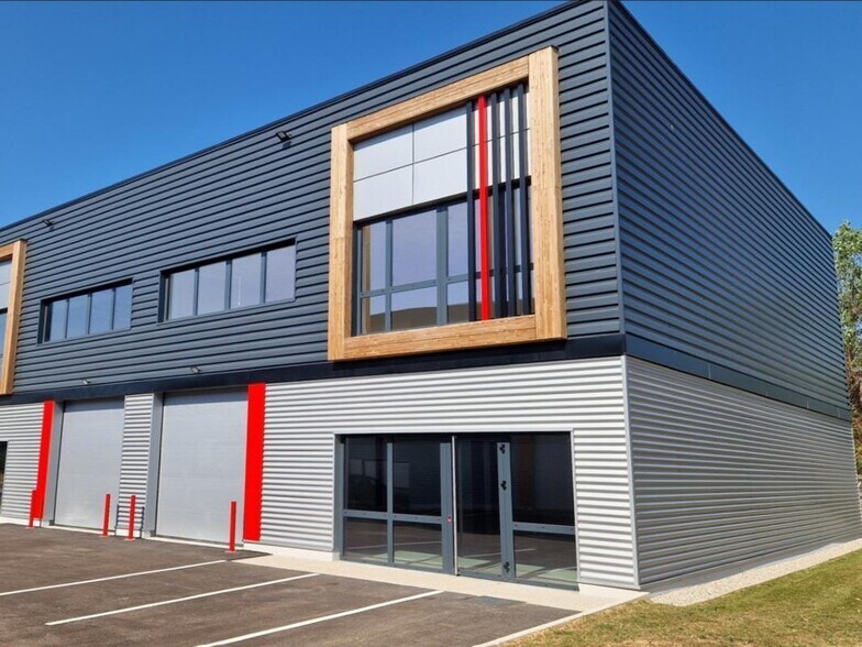 Flex dans Saint-Quentin-Fallavier à louer - Photo du bâtiment - Image 1 de 8