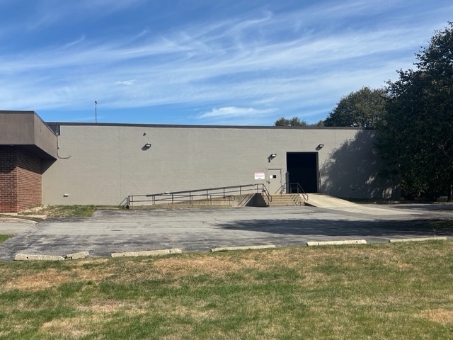 80 Lawrence Bell Dr, Williamsville, NY for sale - Building Photo - Image 3 of 5