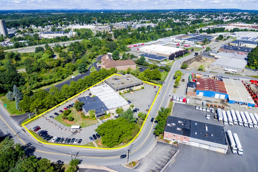 70 Industrial Ave E, Lowell, MA à louer - Photo du bâtiment - Image 2 de 11