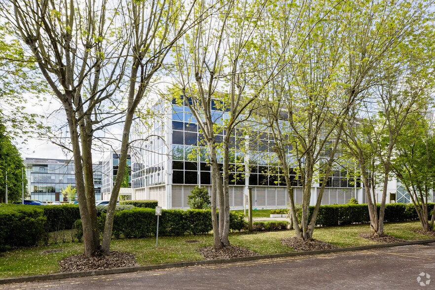 3 Longwalk Rd, Uxbridge à louer - Photo du bâtiment - Image 2 de 2