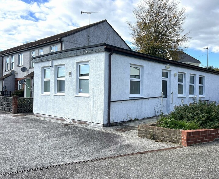 Unit Robartes Gardens, St Austell for lease - Primary Photo - Image 1 of 1