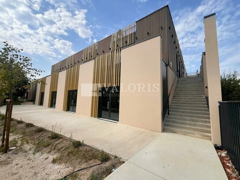 Commerce de détail dans Aubagne à louer - Photo du bâtiment - Image 2 de 10