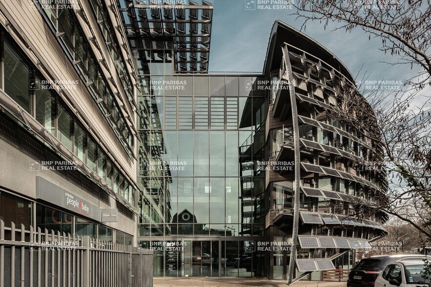 27 Rue Joannès Carret, Lyon à vendre - Photo du bâtiment - Image 3 de 40