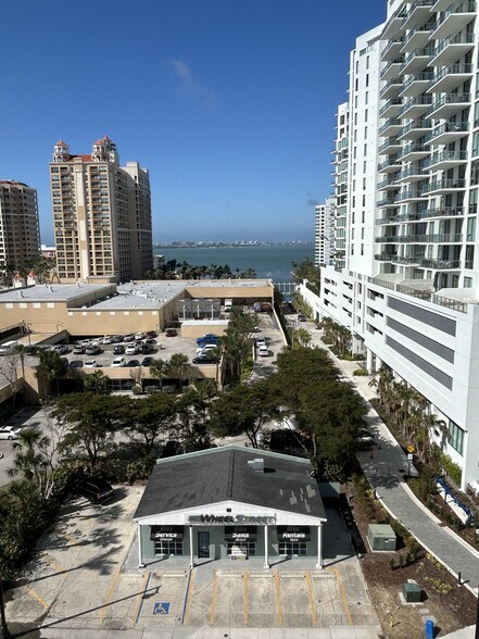 211 N Tamiami Trl, Sarasota, FL à louer - Photo du bâtiment - Image 2 de 4