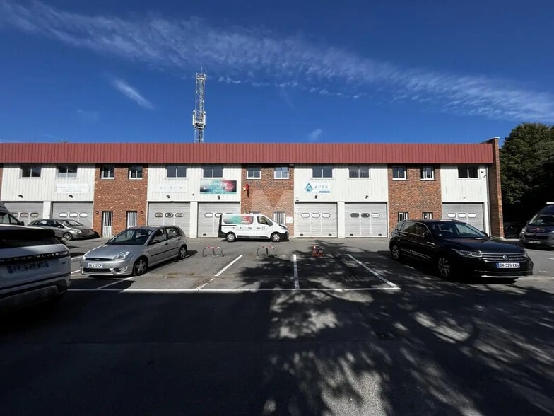 Flex in Lisses for lease - Building Photo - Image 2 of 4