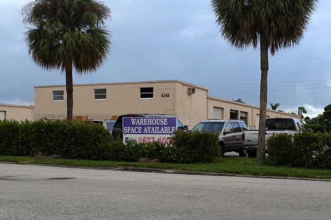 Plus de détails pour 4248 Westroads Dr, West Palm Beach, FL - Local d'activités, Industriel à louer