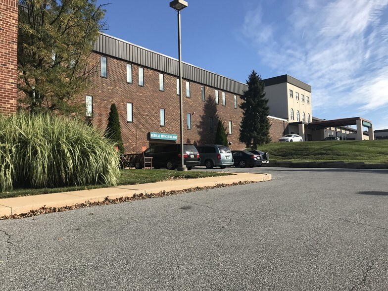 1011 W Baltimore Pike, West Grove, PA à louer - Photo du bâtiment - Image 1 de 2