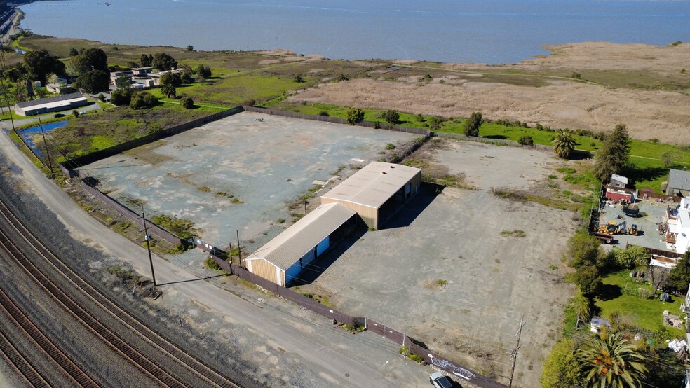 310 Embarcadero St, Martinez, CA for lease - Building Photo - Image 2 of 4
