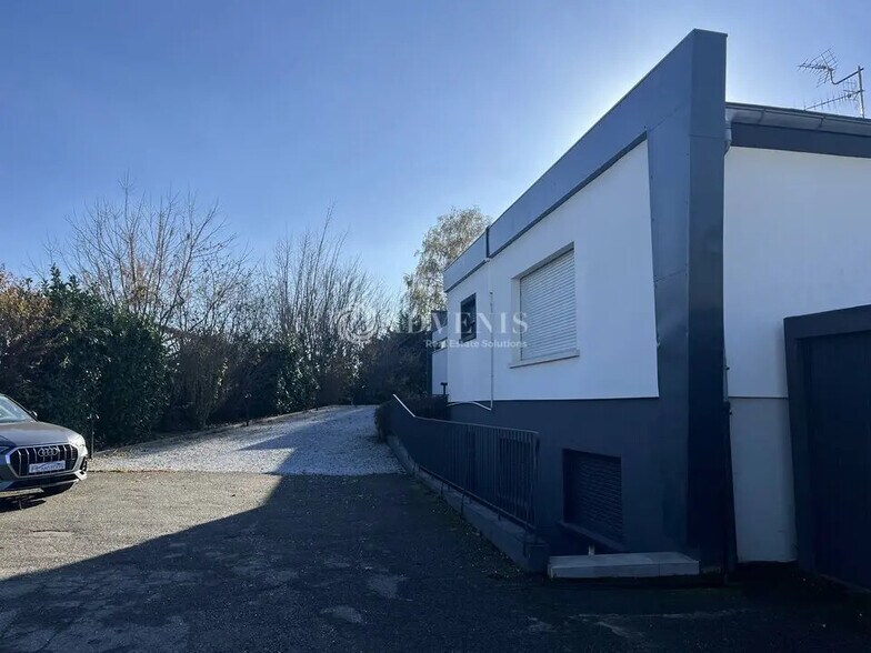 Office in Mundolsheim for lease - Building Photo - Image 2 of 12