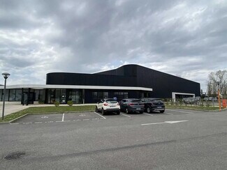 Plus de détails pour 8 Rue Du Maréchal De Lattre De Tassigny, Élancourt - Bureau, Local d'activités à louer