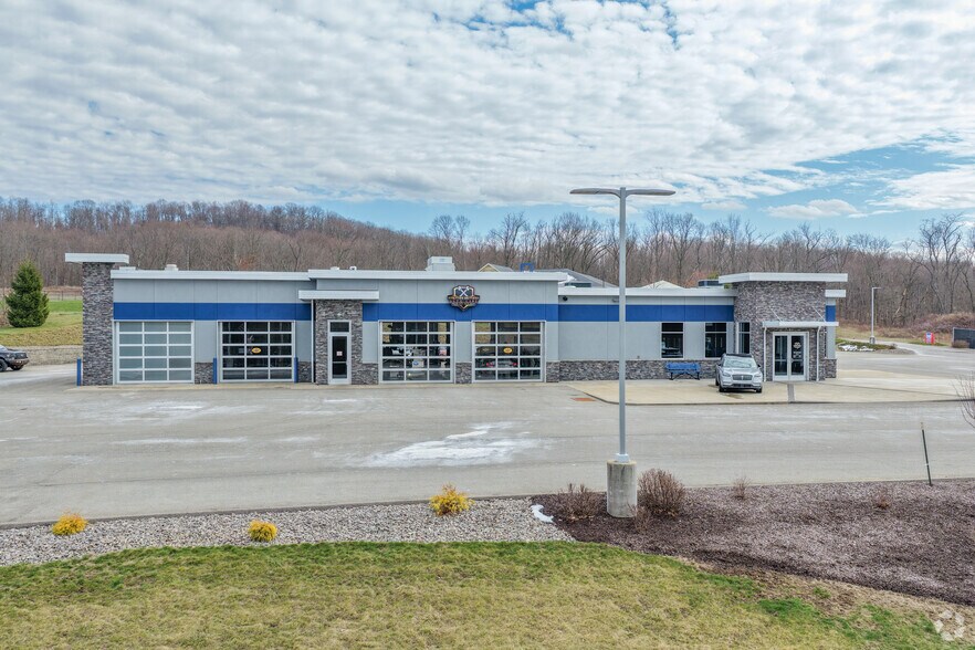 215 Scharberry Ln, Mars, PA à vendre - Photo du bâtiment - Image 2 de 10