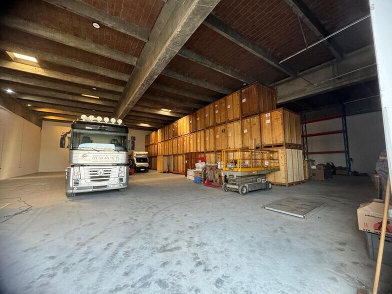 Flex in SAINT-OUEN-L'AUMONE for lease - Interior Photo - Image 3 of 7