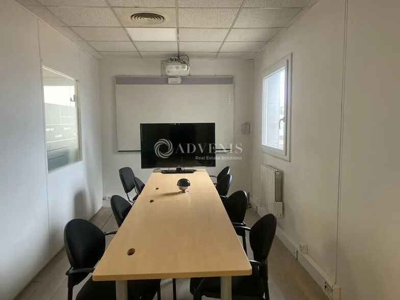 Office in Le Kremlin-Bicêtre for lease - Interior Photo - Image 3 of 8