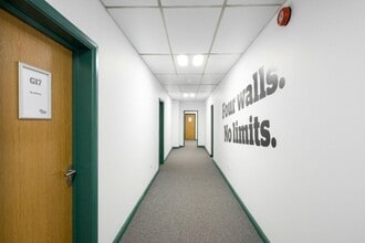 8 Lombard Rd, Londres à louer Photo intérieure- Image 2 de 4