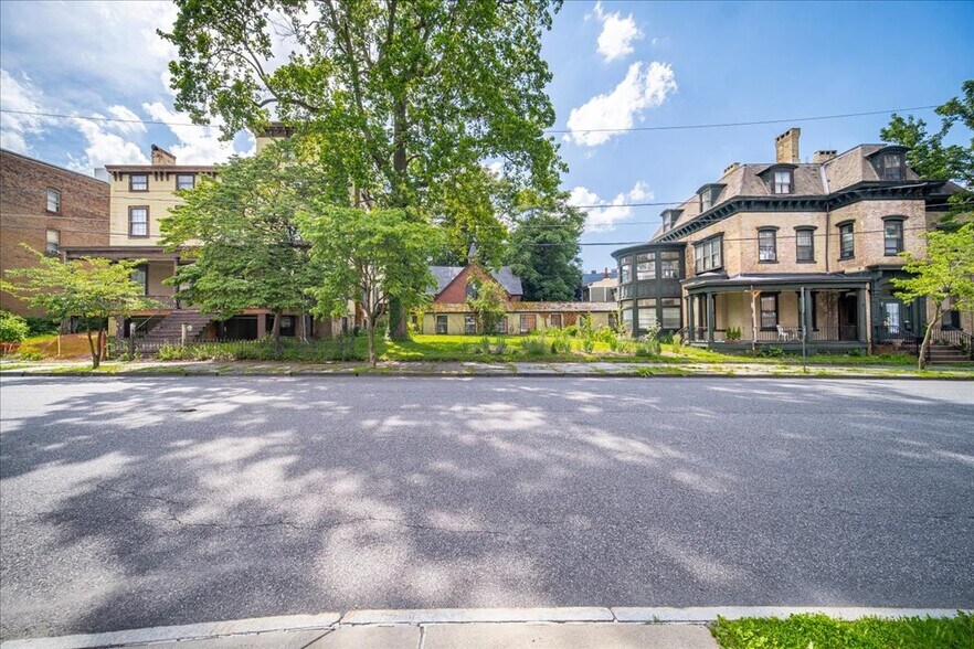 73 Grand St, Newburgh, NY à vendre - Photo principale - Image 1 de 10