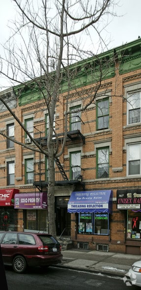 5615 Catalpa Ave, Ridgewood, NY à vendre - Photo du bâtiment - Image 2 de 2