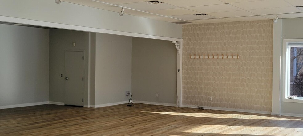 483 Depot St, Manchester Center, VT for lease - Building Photo - Image 3 of 4