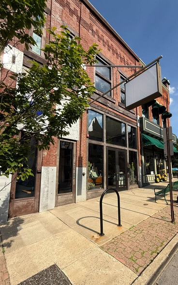 251/257 S Main Street portfolio of 2 properties for sale on LoopNet.ca - Building Photo - Image 2 of 39