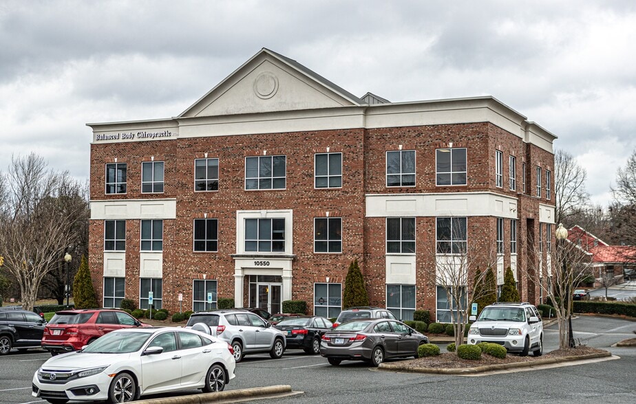 10550 Independence Pointe Pky, Matthews, NC for lease - Building Photo - Image 2 of 13