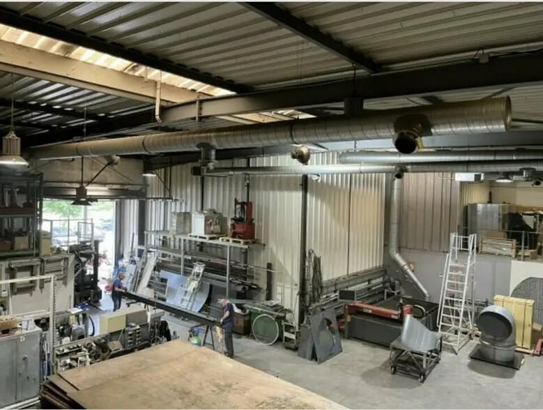 Flex in Bondy for lease - Interior Photo - Image 3 of 8