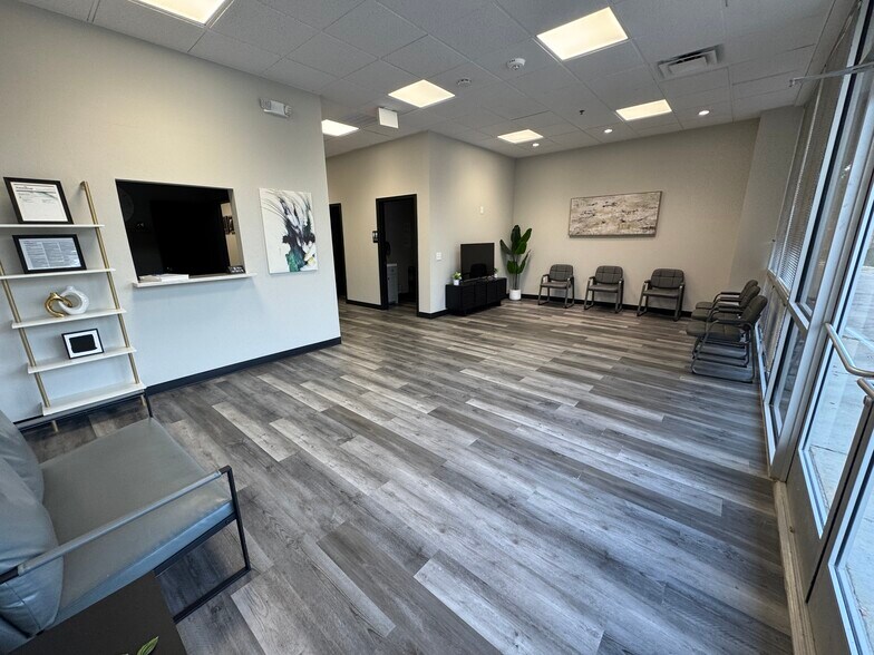 4206 Dalrock Rd, Rowlett, TX à louer - Photo du bâtiment - Image 2 de 8