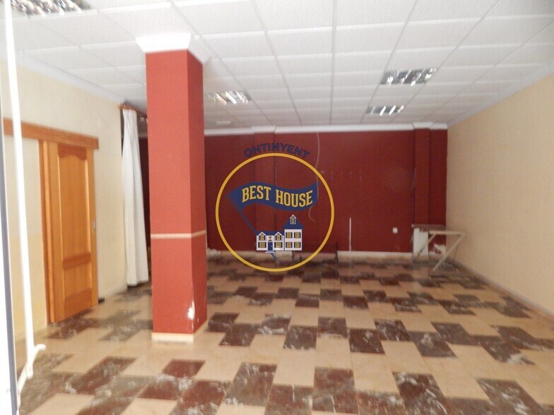 Commerce de détail dans València, Valencia à louer - Photo du bâtiment - Image 3 de 5