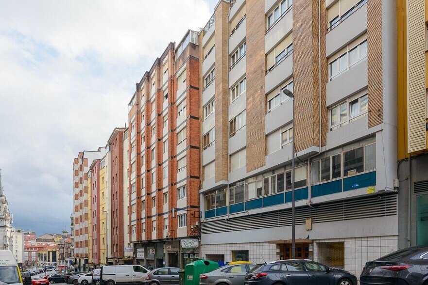 Immeuble residentiel dans Avilés, Asturias à vendre - Photo du bâtiment - Image 2 de 4
