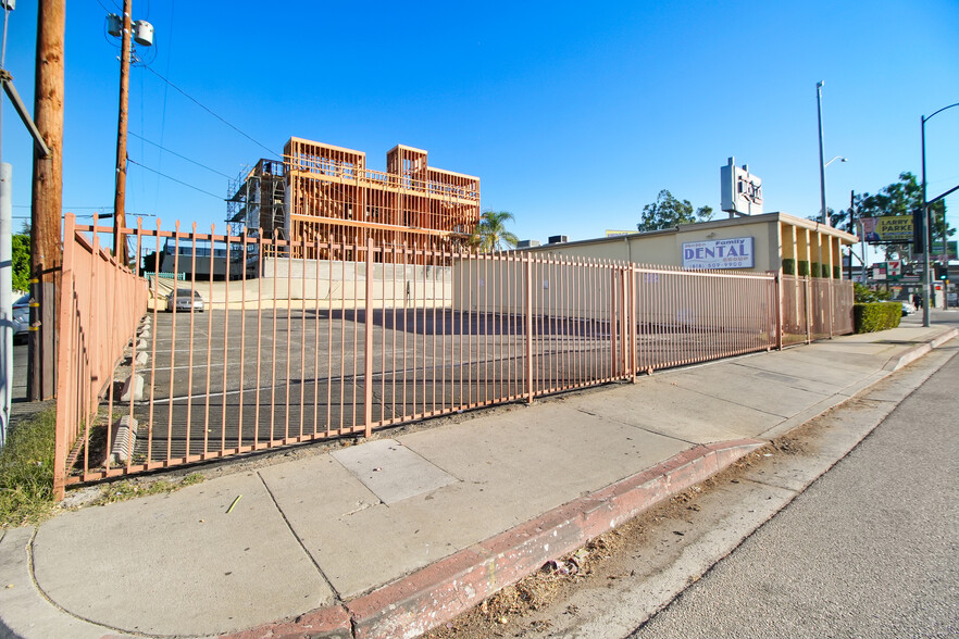 6001 Laurel Canyon Blvd, North Hollywood, CA à louer - Photo du b timent - Image 3 de 13