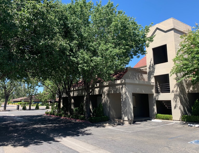 1141 W Shaw Ave, Fresno, CA for lease - Building Photo - Image 1 of 5