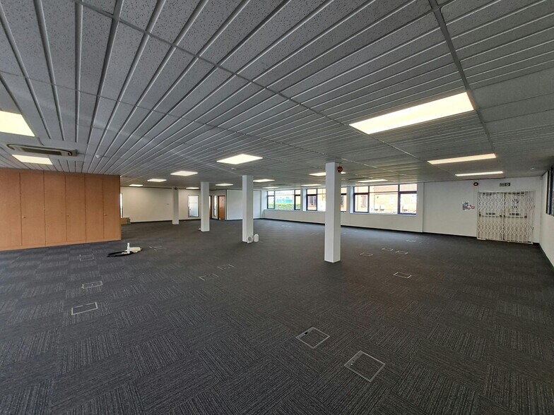 37 Gatwick Rd, Crawley à louer - Photo intérieure - Image 1 de 37