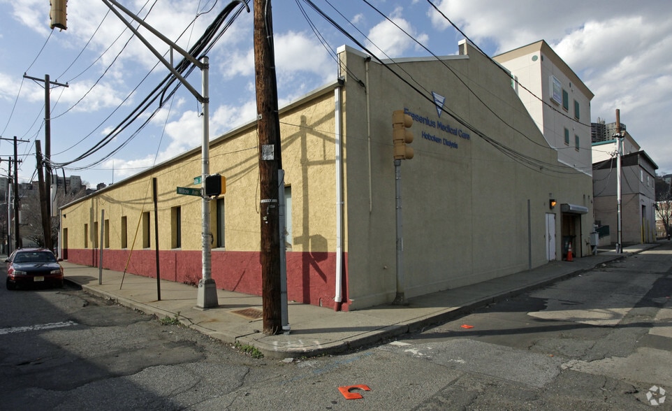 1600 Willow Ave, Hoboken, NJ for lease - Building Photo - Image 2 of 7